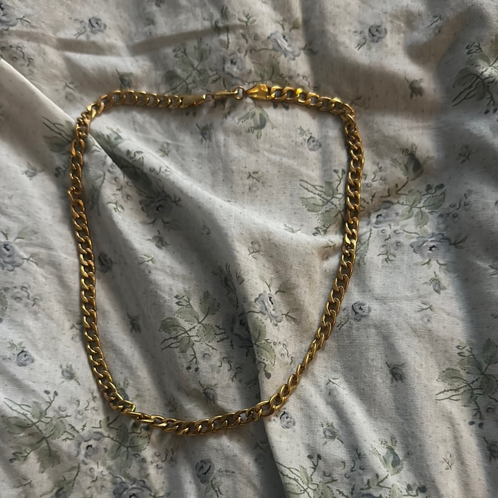 Elegant Gold Chain Necklace